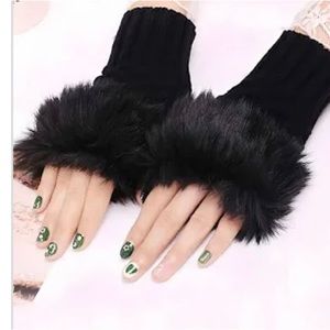 New UGG women's luscious Purple fur fingerless button luxury mittens gloves